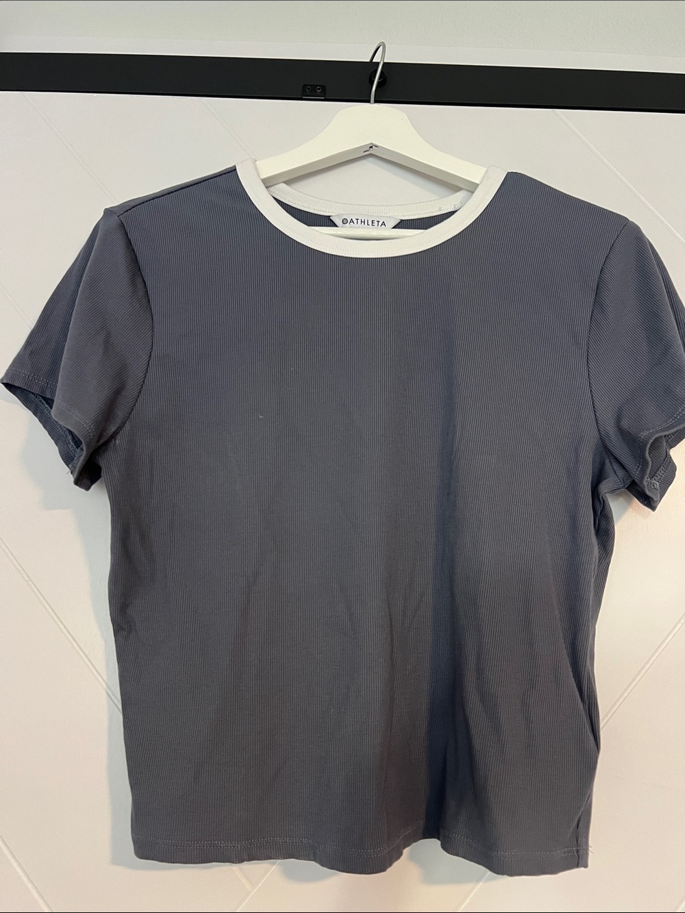 Athleta Short Sleeve Ribbed Tee in Charcoal with White Trim